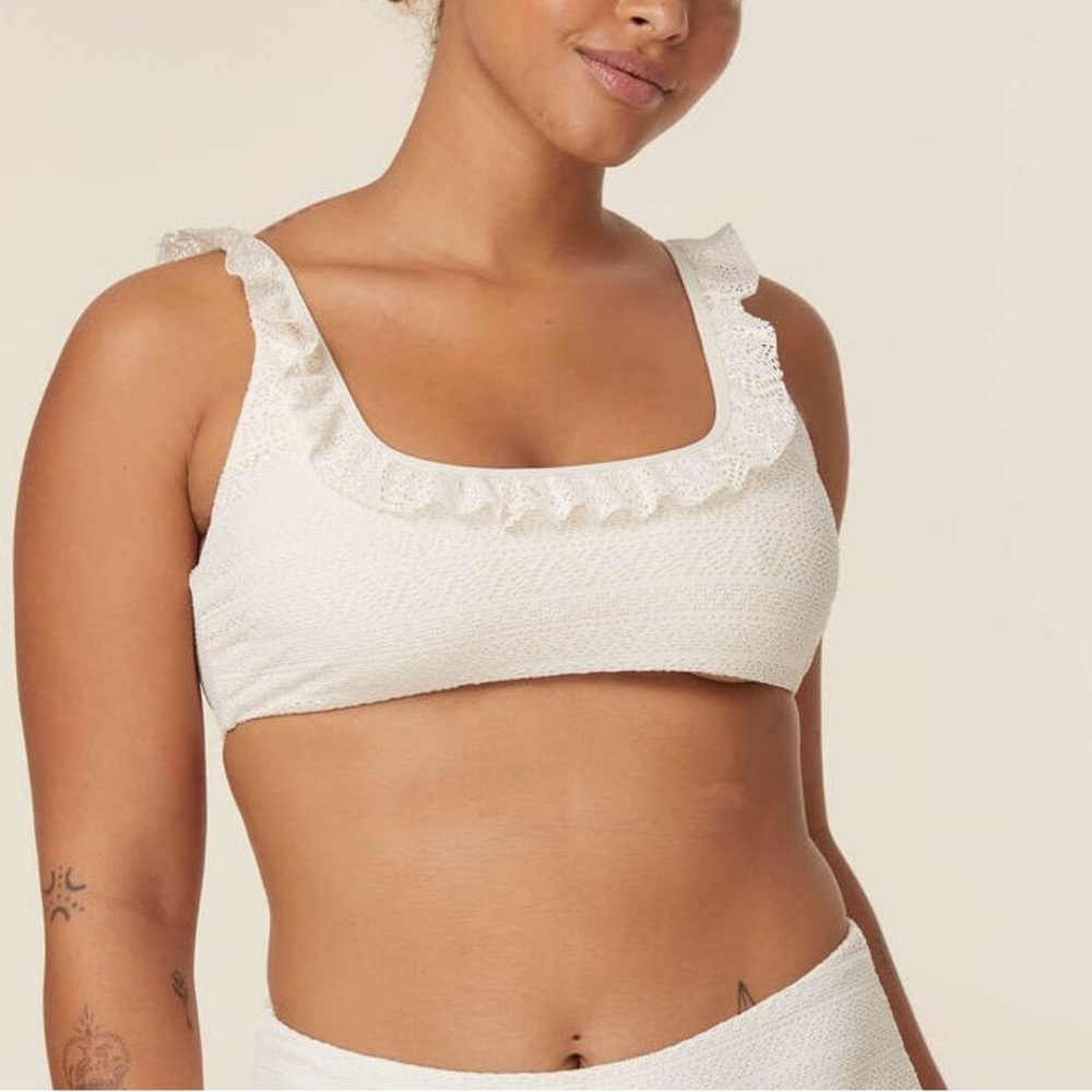 NWT Andie The Hydra Top Swim Bikini Vanilla Medium Ruffles Beach Pool Resort